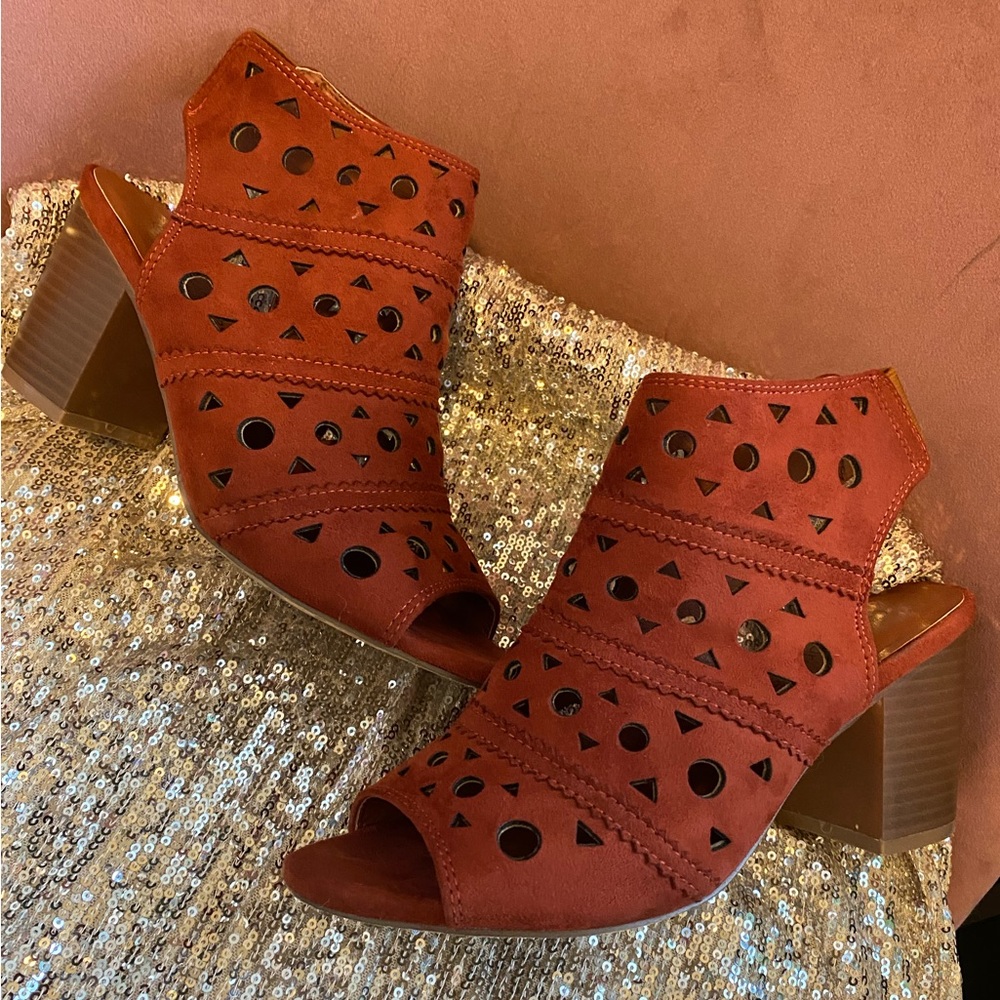 Maurice’s Burnt Orange/Red Open Toe Heels, Size 7